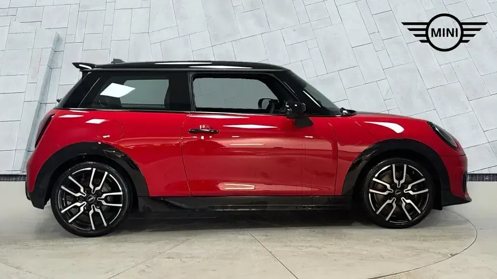Used Mini Cooper Hatch 113 kW (154 HP) 2025 Red Hatchback