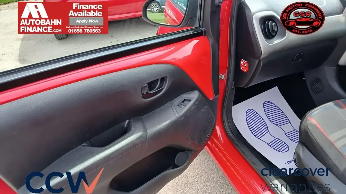 Used Peugeot 108 Active 68 HP (50 kW) 2014 Red Hatchback