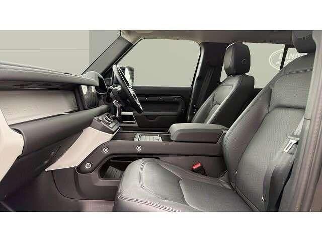 Used Land Rover Defender 249 HP (183 kW) 2024 Black SUV