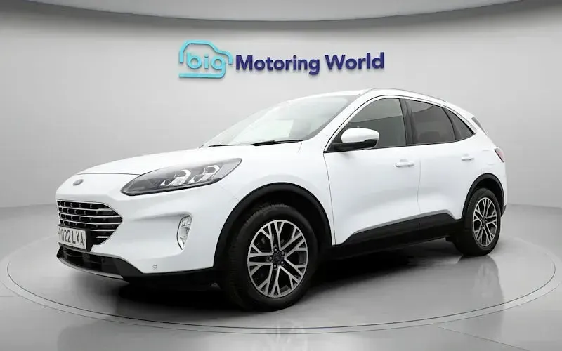 Usado Ford Kuga Titanium 190 HP (139 kW) 2021 Branco SUV
