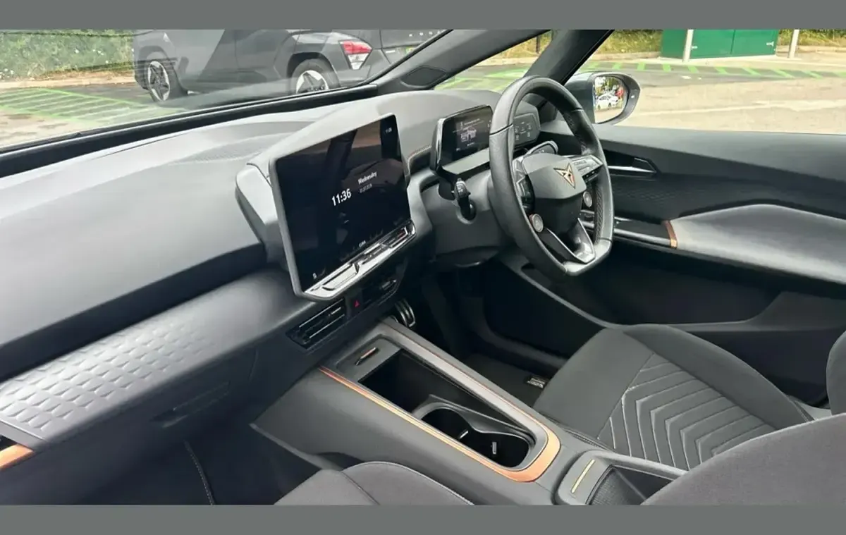 Used Cupra Born e-Boost 169 kW (231 HP) 2025 White Hatchback