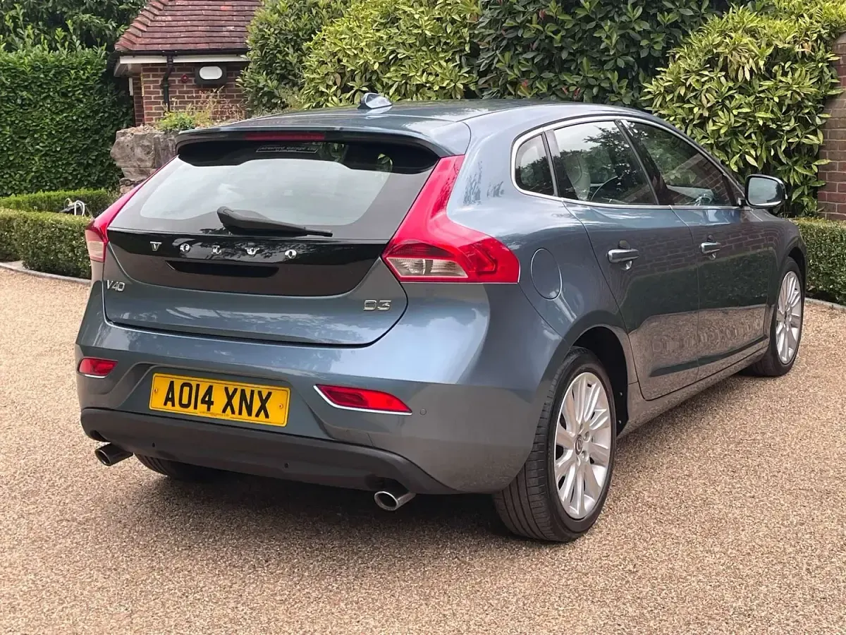 Used Volvo V40 SE Lux 147 HP (108 kW) 2014 Blue Hatchback
