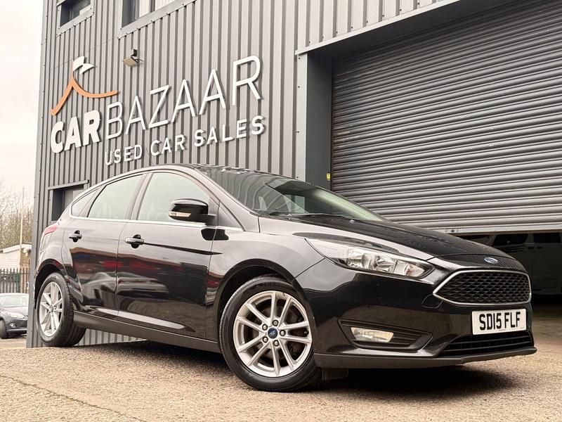 Used Ford Focus Zetec 125 HP (91 kW) 2015 Black Hatchback