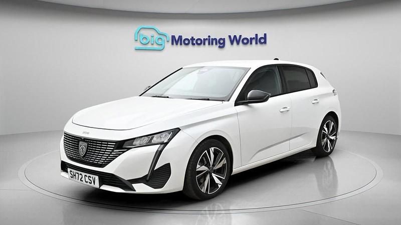 Used Peugeot 308 Allure 130 HP (95 kW) 2022 White Hatchback