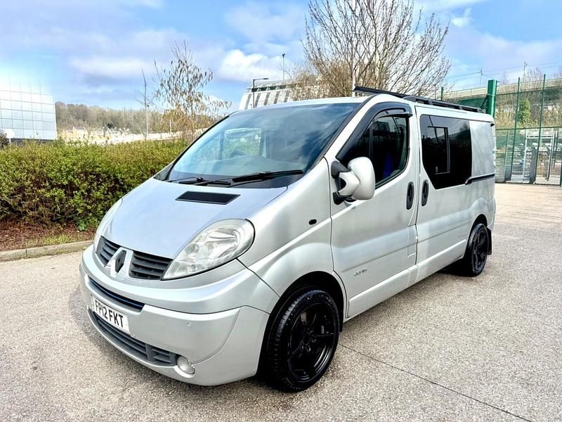 Begagnad Renault Trafic 115 HK (84 kW) 2012 Silver Minibuss