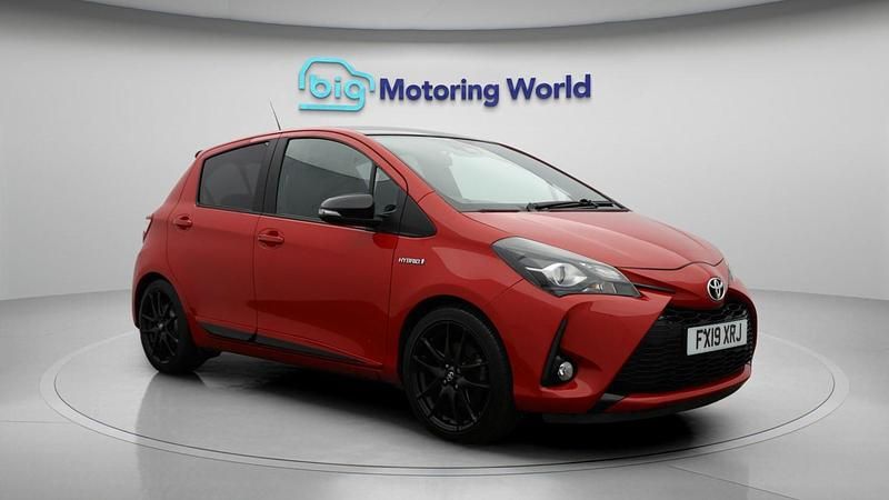 Red/black Used 2019 Toyota Yaris Hybrid Sport Hatchback | £11,600 (Good price) - Image 1/4