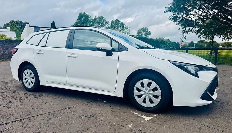 White Used 2022 Toyota Corolla | £13,595 (Good price) - Image 1/4