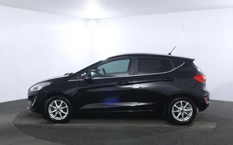 Usado Ford Fiesta Zetec 86 HP (63 kW) 2019 Preto Citadino