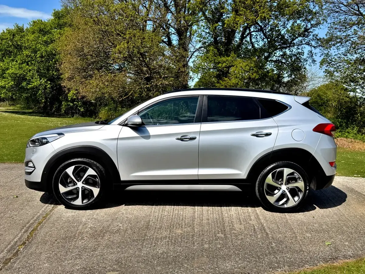 Usado Hyundai Tucson Premium SE 141 HP (103 kW) 2017 Prateado SUV