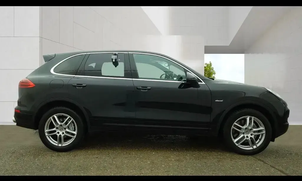 Used Porsche Cayenne 380 HP (279 kW) 2016 Black SUV