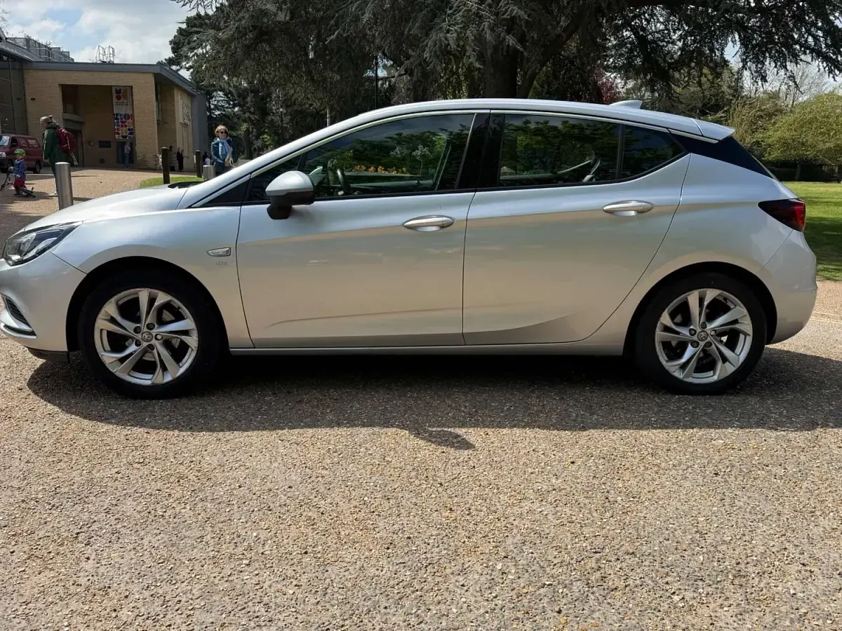 Second-hand Vauxhall Astra SRi 2018 Argintiu Hatchback