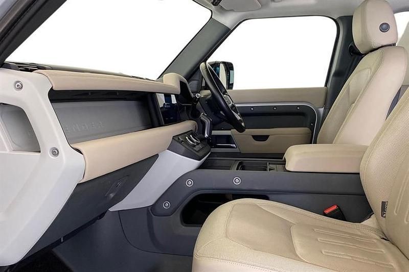 Used Land Rover Defender First Edition 240 HP (176 kW) 2020 Indus silver SUV