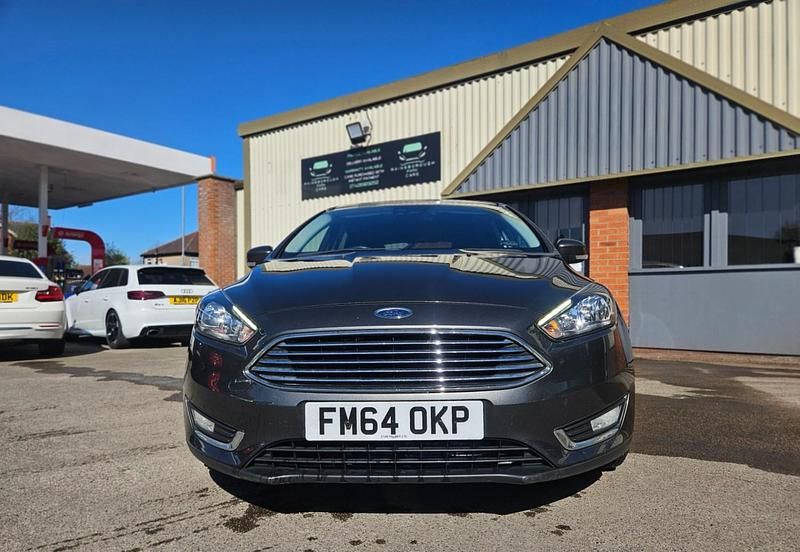 Used Ford Focus Titanium 125 HP (91 kW) 2015 Grey Hatchback