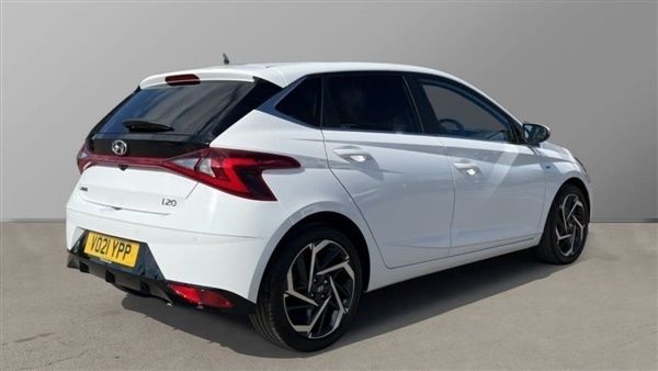Used Hyundai i20 Premium 100 HP (73 kW) 2021 White  Hatchback
