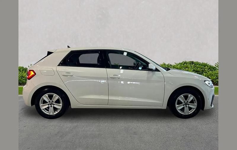 Used Audi A1 Design 94 HP (69 kW) 2023 White SUV