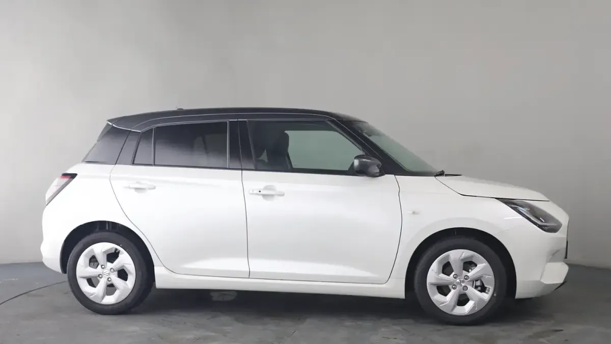 New Suzuki Swift 2025 Pure white/mineral grey Hatchback