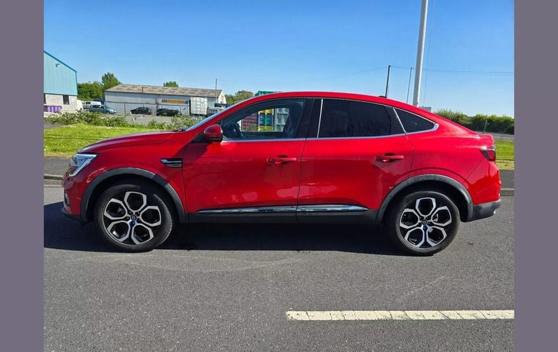 Used Renault Arkana Version S 142 HP (104 kW) 2022 Red SUV