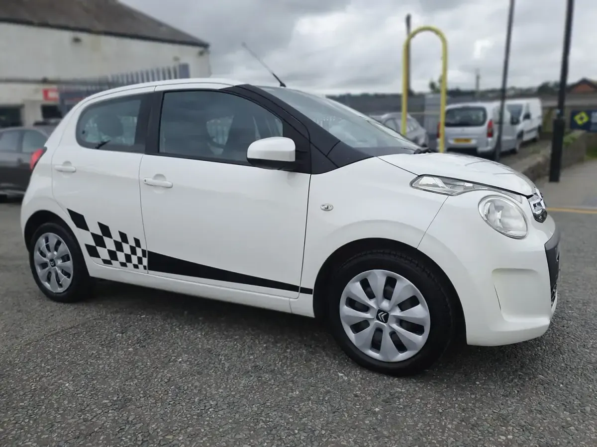 Used Citroën C1 Feel 68 HP (50 kW) 2015 White Hatchback