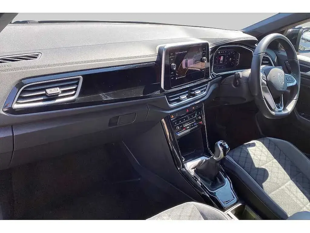 Used VW T-Roc R-line 150 HP (110 kW) 2025 Black SUV