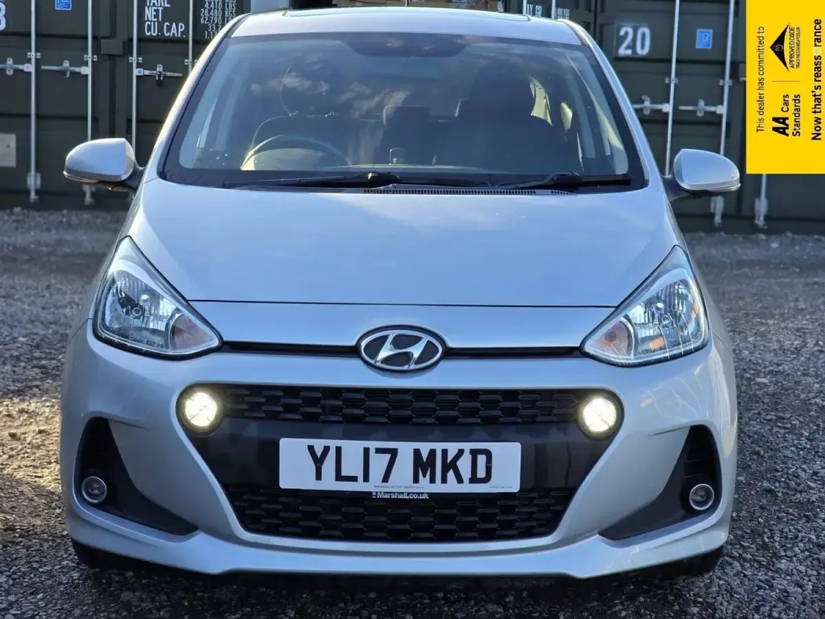 Begagnad Hyundai i10 Premium SE 87 HK (63 kW) 2017 Silver Halvkombi