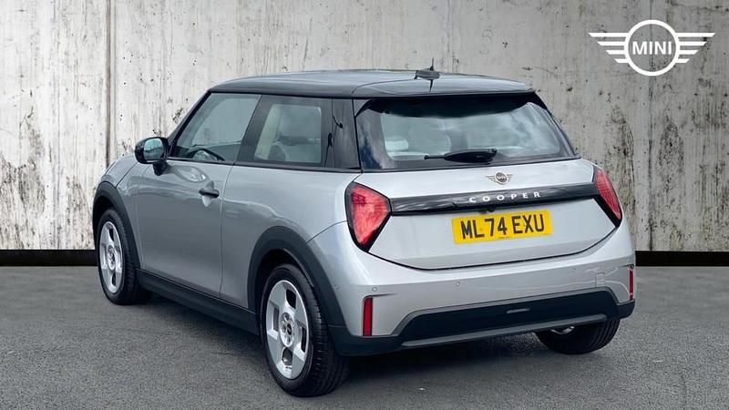 Używany Mini Cooper Hatch 154 KM (113 kW) 2024 Srebrny Hatchback