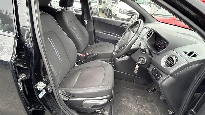 Begagnad Hyundai i10 GO! 66 HK (48 kW) 2018 Svart Halvkombi