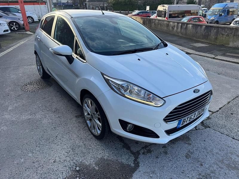 Used Ford Fiesta Titanium X 125 HP (91 kW) 2013 White Hatchback