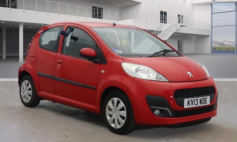 Used Peugeot 107 Active 68 HP (50 kW) 2013 Red Hatchback