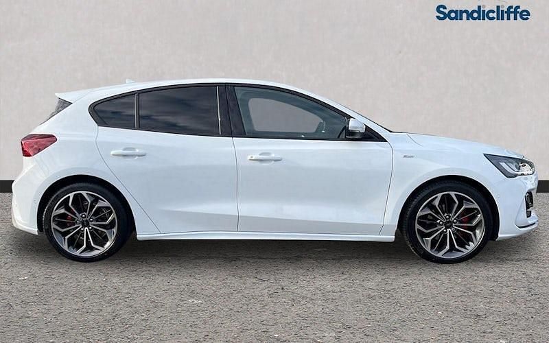 Used Ford Focus ST-Line X 125 HP (91 kW) 2024 White Hatchback
