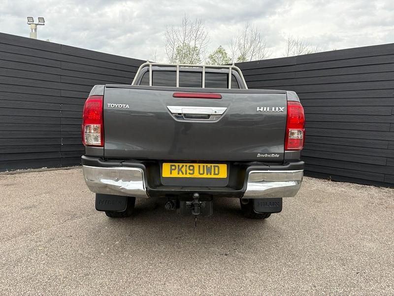 Usado Toyota HiLux 150 CV (110 kW) 2019 Gris Pickup/Camioneta
