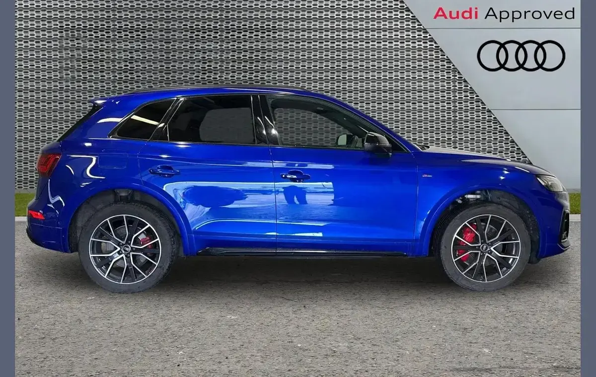 Used Audi Q5 Comfort 261 HP (191 kW) 2023 Blue SUV