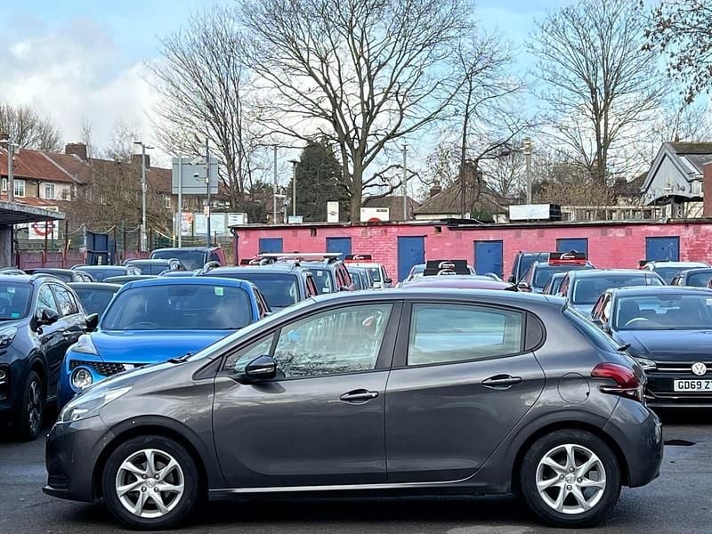 Used Peugeot 208 Active 82 HP (60 kW) 2018 Grey Hatchback