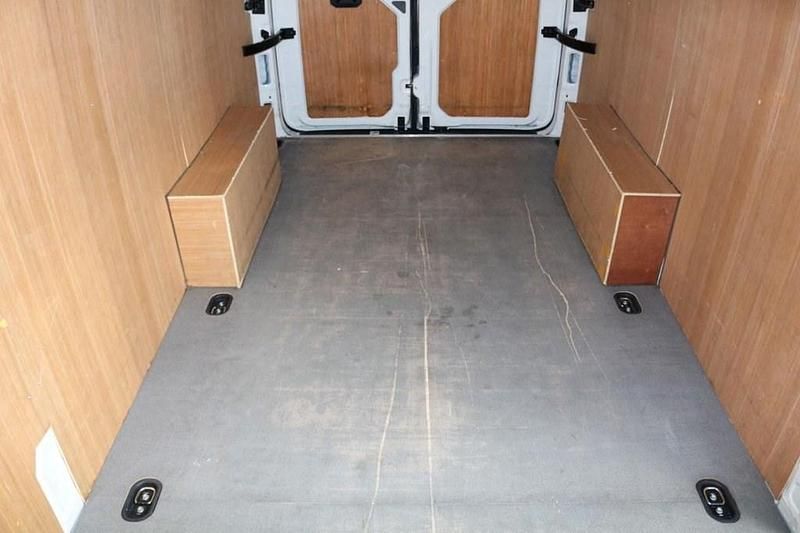 Image 3/4