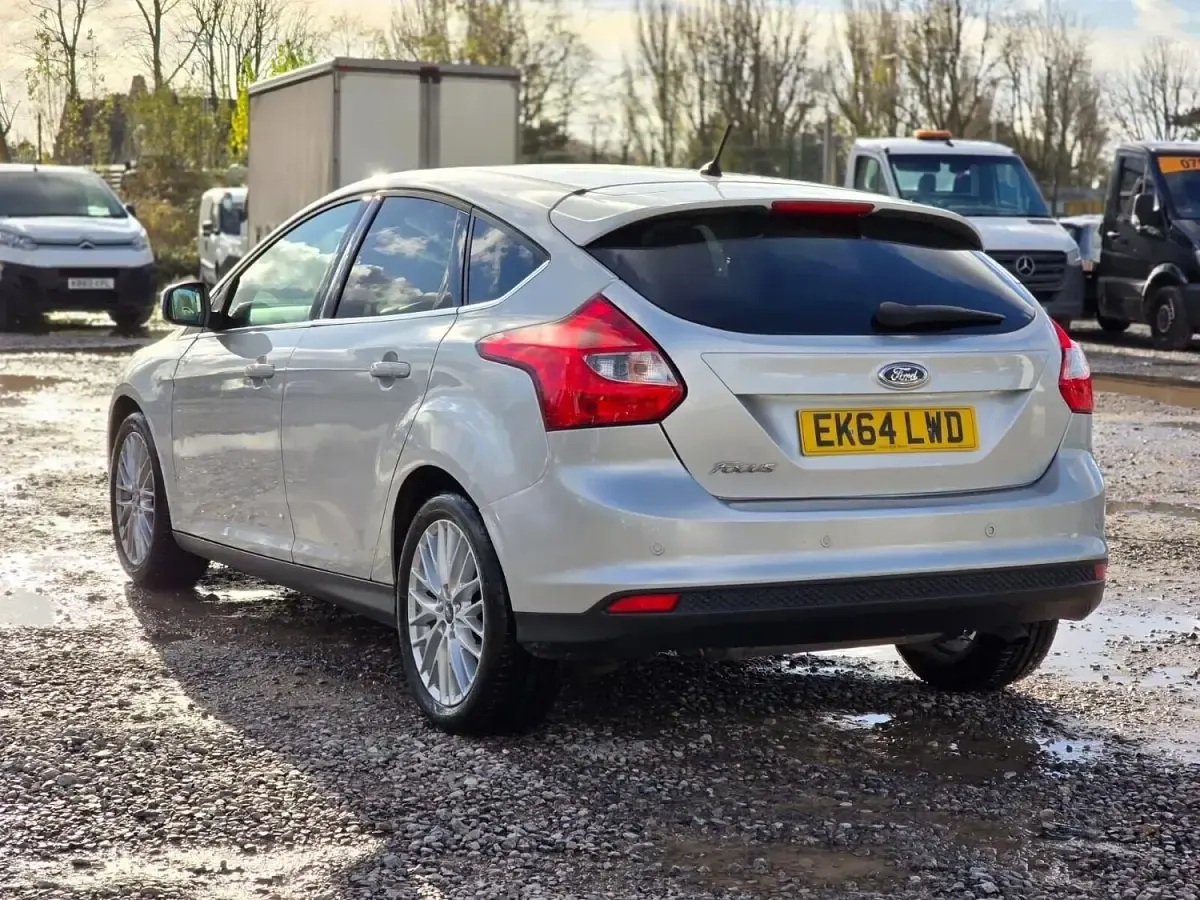 Used Ford Focus Zetec 125 HP (91 kW) 2014 Silver Hatchback