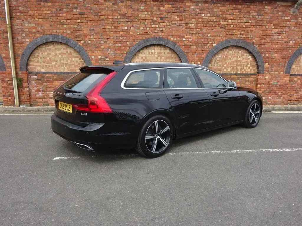 Used Volvo V90 R-Design 187 HP (137 kW) 2018 Black Estate