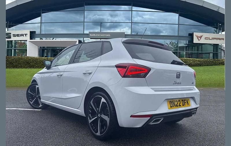 Used Seat Ibiza FR Sport 94 HP (69 kW) 2022 White Hatchback