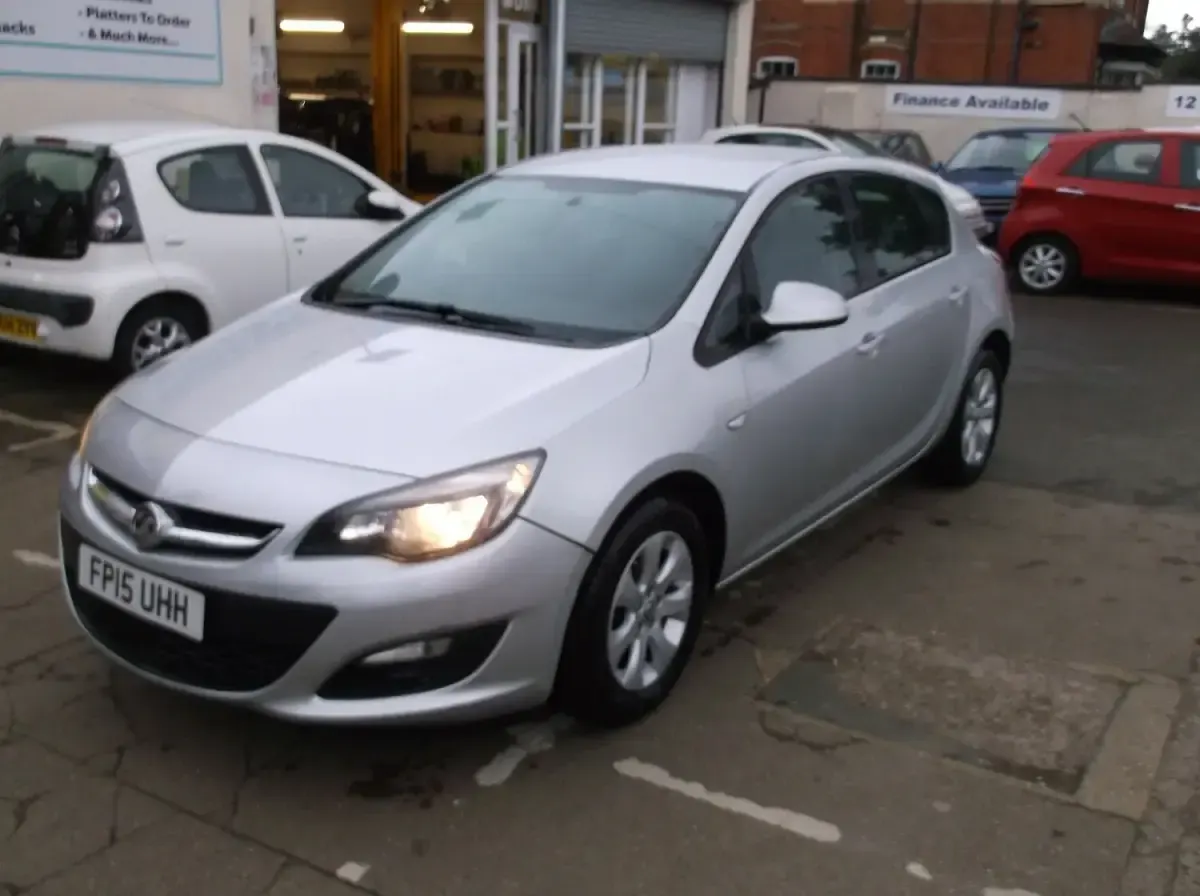 Used Vauxhall Astra Design Edition 2015 Silver Hatchback