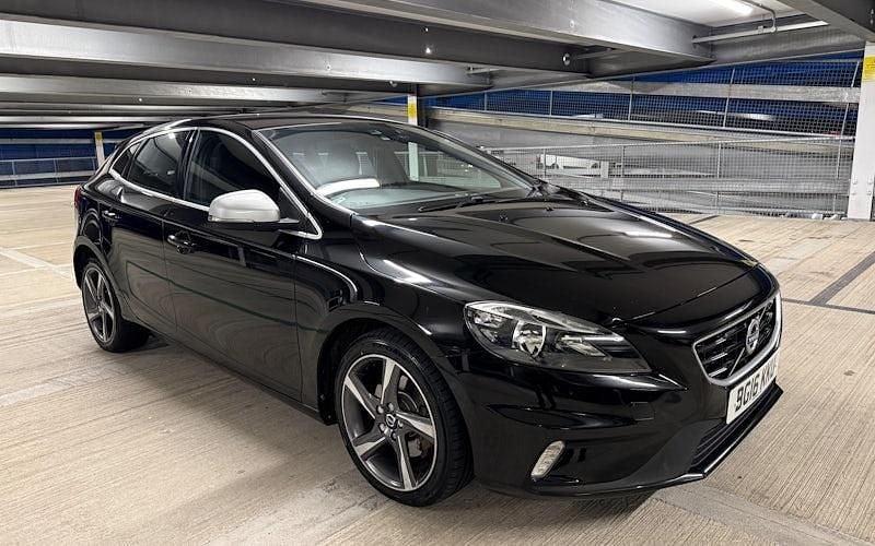 Used Volvo V40 R-Design 120 HP (88 kW) 2019 Hatchback