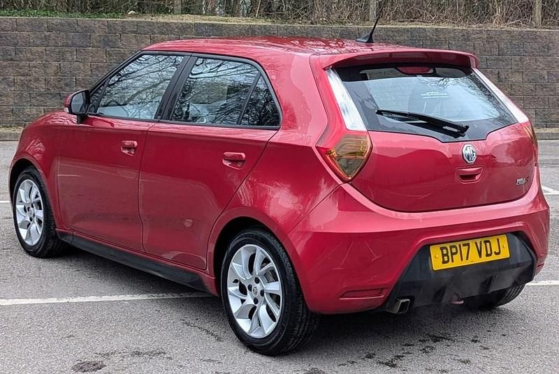 Usado MG MG3 106 HP (77 kW) 2017 Vermelho Citadino