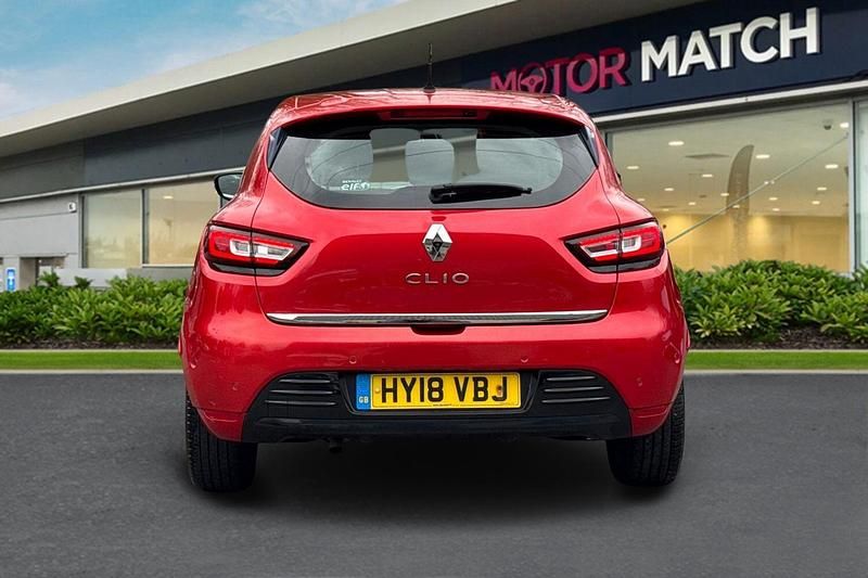 Used Renault Clio IV Signature 2018 Red Hatchback