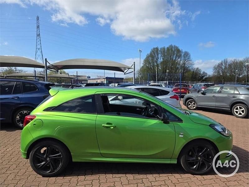Used Vauxhall Corsa Edition 115 HP (84 kW) 2015 Lime pearlescent green Hatchback