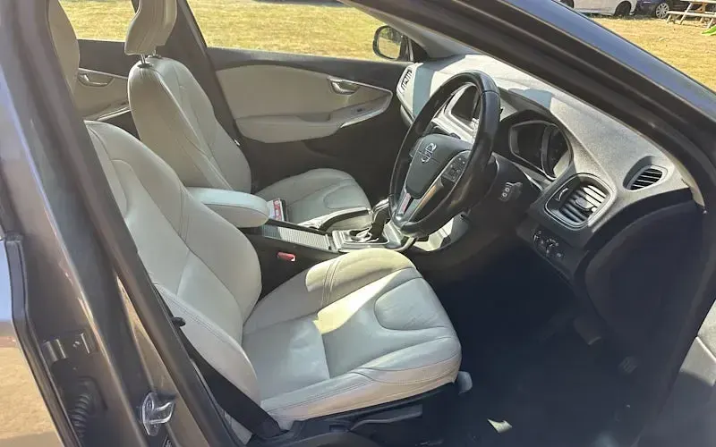 Used Volvo V40 SE Lux 114 HP (83 kW) 2014 Grey Hatchback