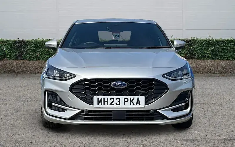 Used Ford Focus ST-Line 125 HP (91 kW) 2023 Silver Hatchback