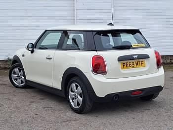 Used Mini ONE Classic 102 HP (75 kW) 2019 White Hatchback