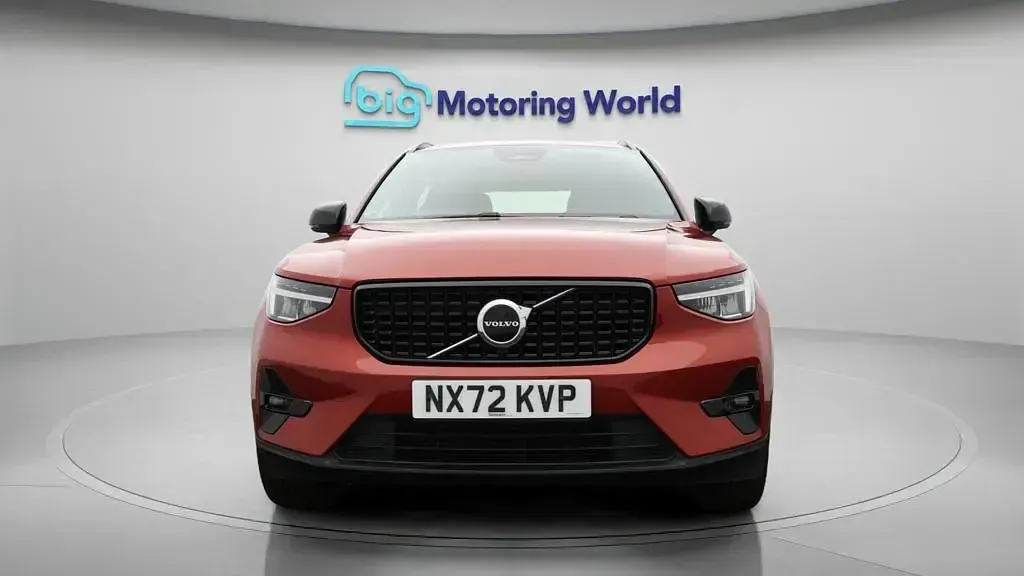 Used Volvo XC40 Plus 197 HP (144 kW) 2022 Red SUV