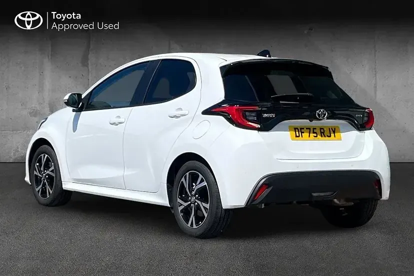 Used Toyota Yaris Design 116 HP (85 kW) 2025 White Hatchback