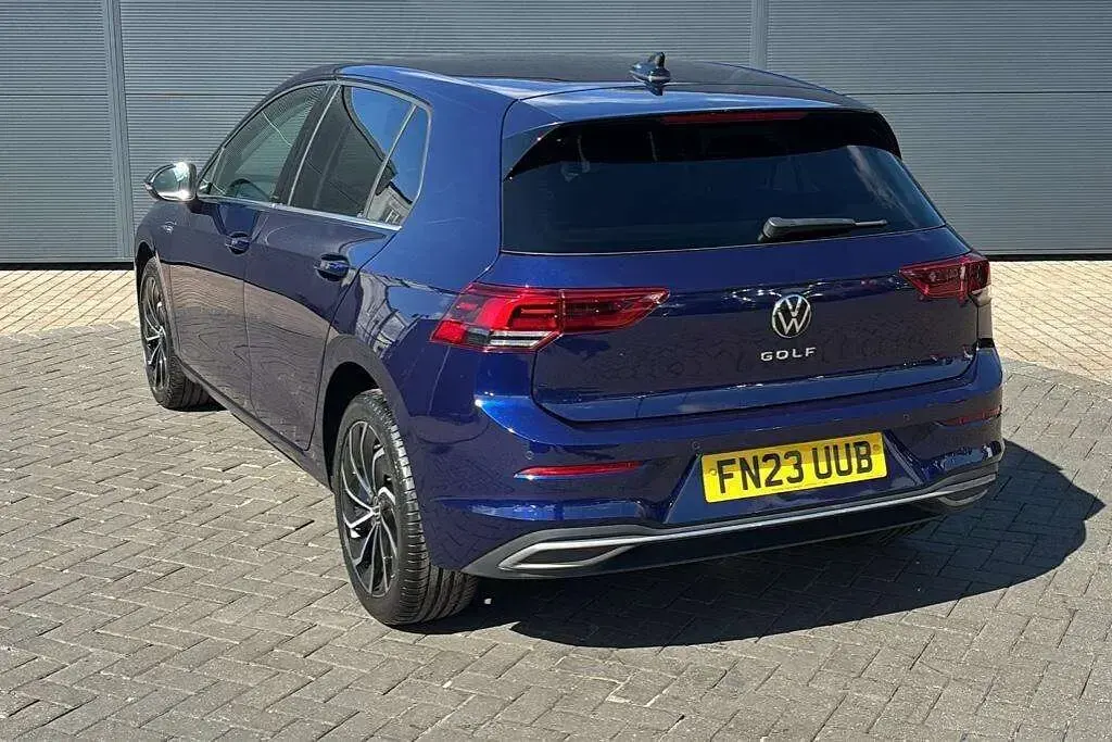 Used VW Golf VIII Edition 128 HP (94 kW) 2023 Blue Hatchback