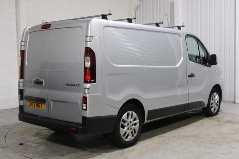 Used Renault Trafic 2019 Silver MPV