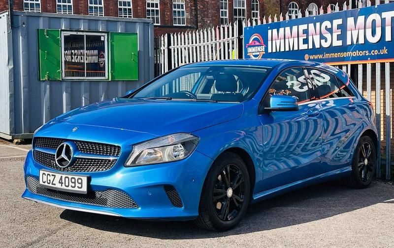 Begagnad Mercedes A180 Executive 2016 Blå Halvkombi