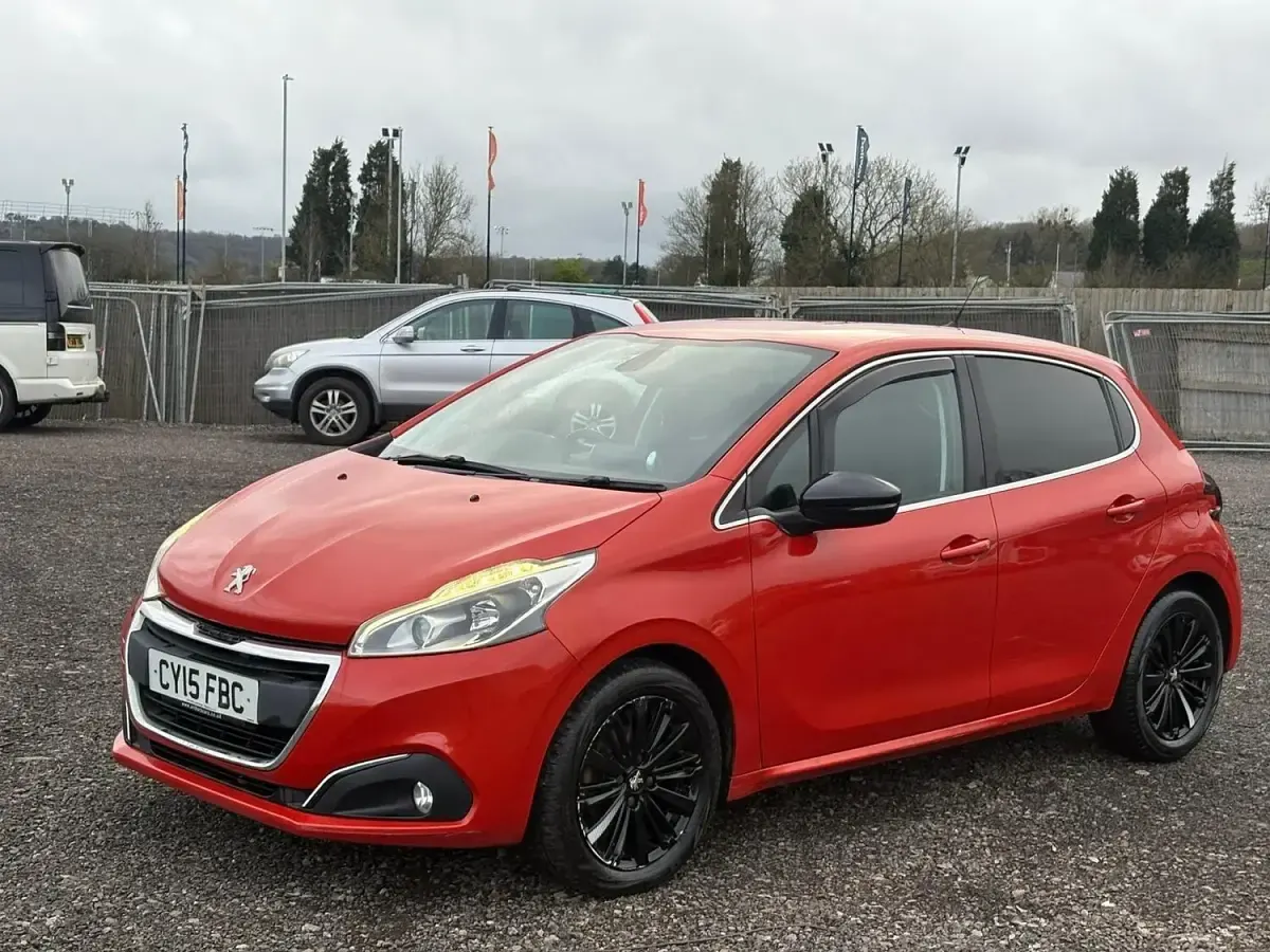 Used Peugeot 208 Allure 82 HP (60 kW) 2015 Orange Hatchback